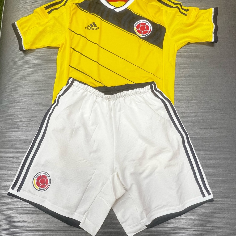 2014 Colombian authentic jersey w shorts and sock included /box